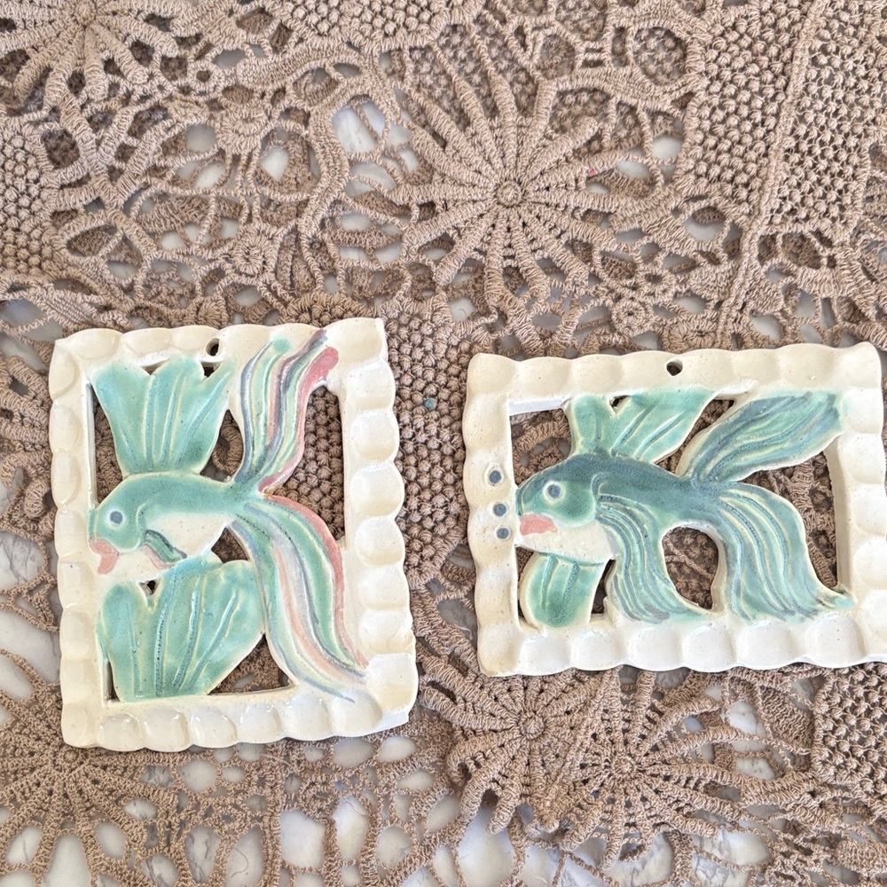 Vintage 90’s ceramic pastel fish wall decor
